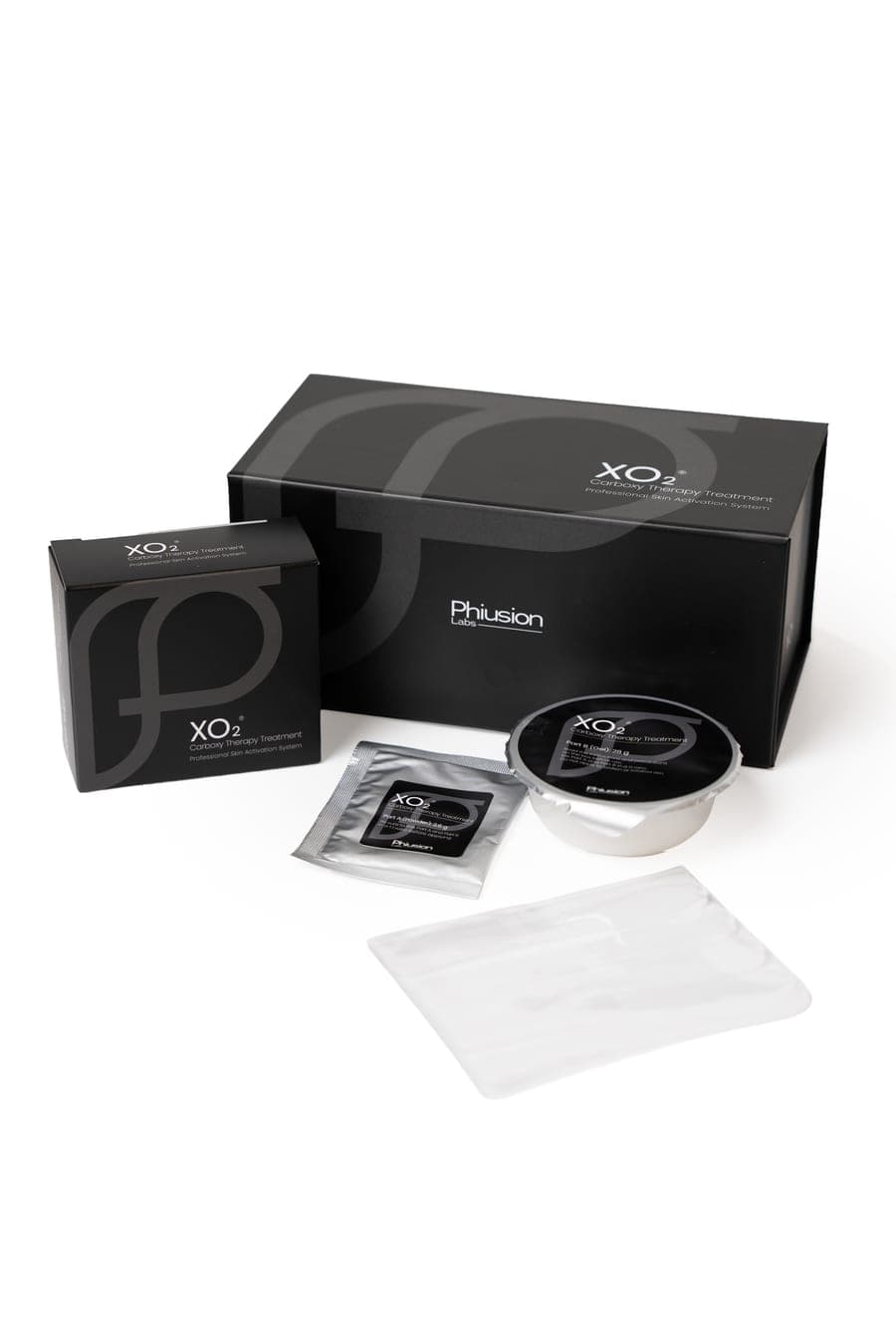 XO2 box with a single treatment pack, powder sachet, gel cup and spatula